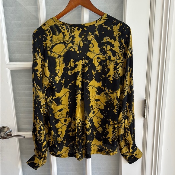 A.L.C. Black and Gold Patterned Blouse XS 100% Washed Silk - Picture 2 of 13